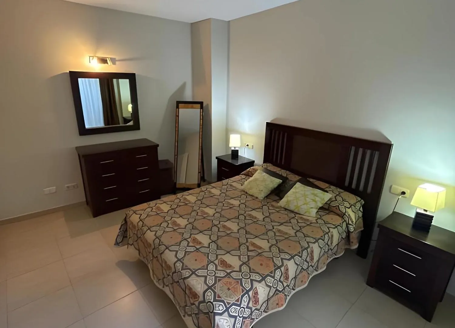 APTOS EL SOMBRERO ,PLAYA LOS BOLICHES, MODERNO APARTAMENTO 2 Dor Fuengirola