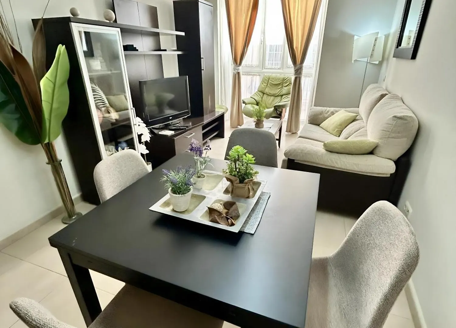 APTOS EL SOMBRERO ,PLAYA LOS BOLICHES, MODERNO APARTAMENTO 2 Dor Fuengirola